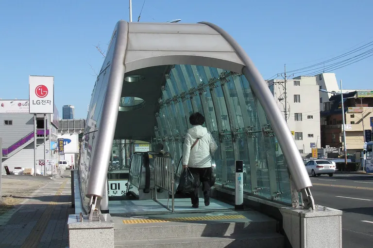 Exit 8 of Mangmi Station in Busan