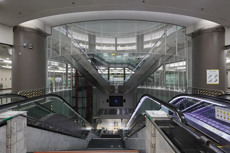 Interior of Noksapyeong Station on Seoul Subway Line 6