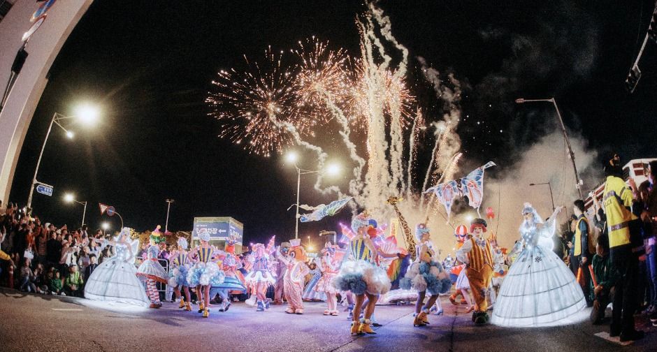 A night street performance and fireworks at Gwangju Chungjang Festival